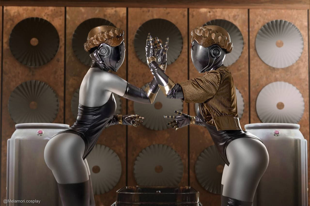 Откровенный косплей Близняшек из Atomic Heart от Леди Меламори.